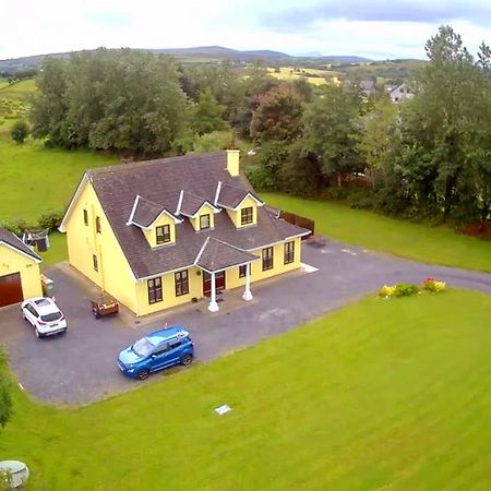 Yellow House Westport Buitenkant foto
